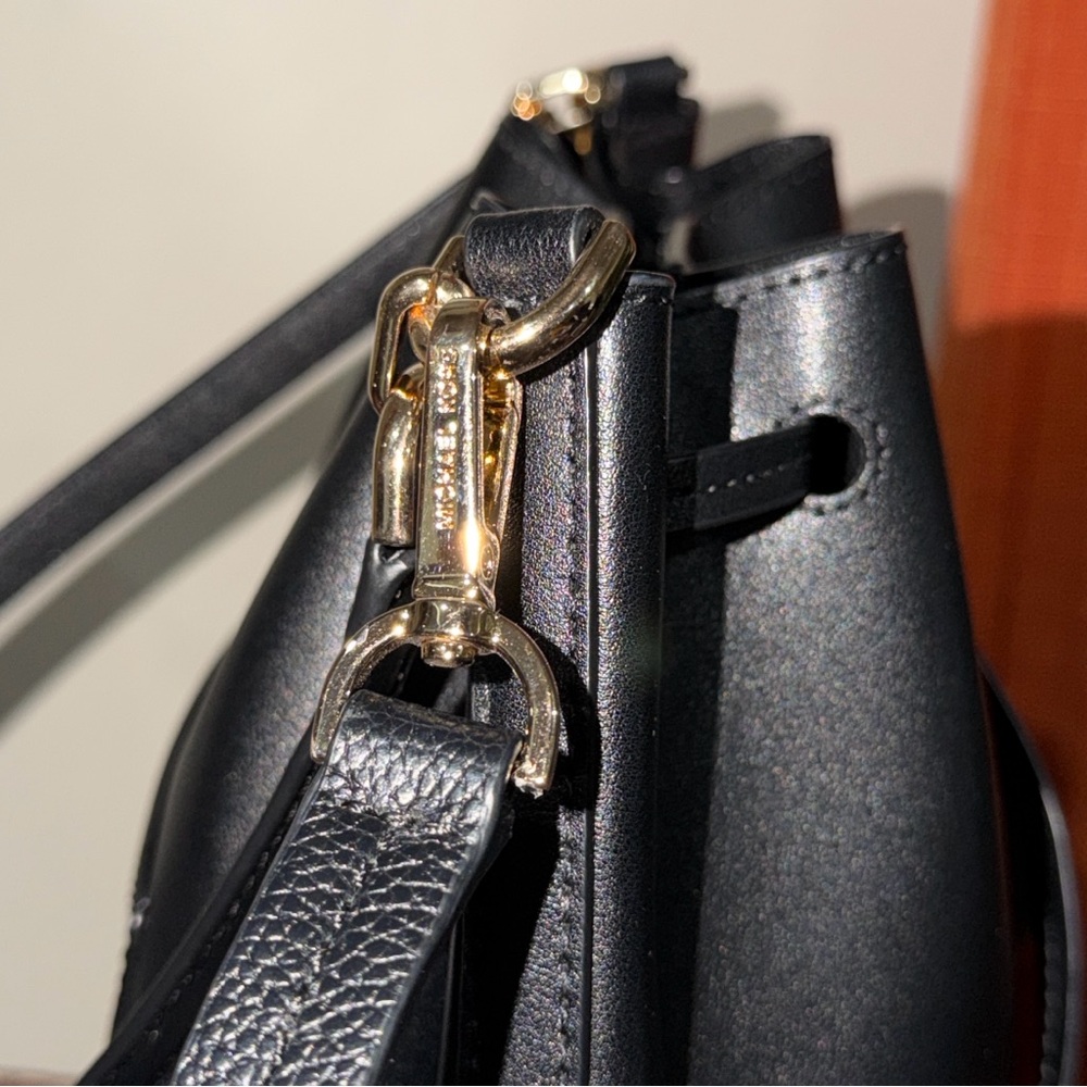 ‼️Michael Kors Black Leather Eden Bucket Bag Shoulder Bag - Picture 9 of 10